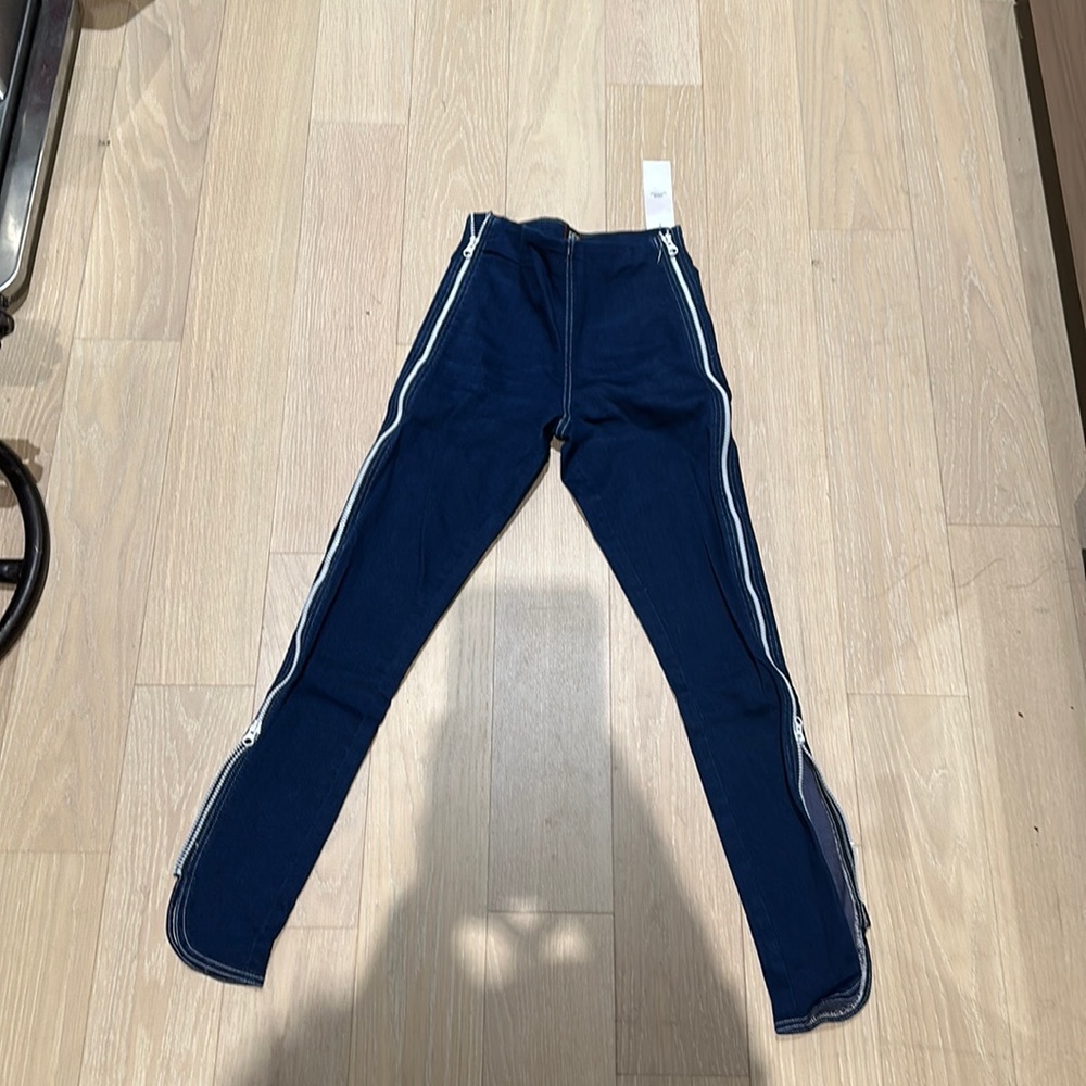 BDG JEANS W WHITE ZIPPER DETAIL